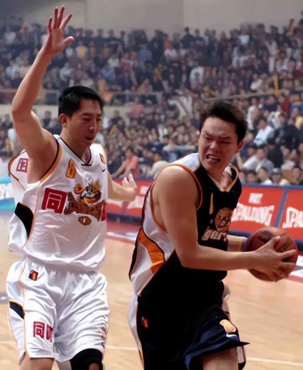 包含江苏队团结一致，迎战广东队士气高涨的词条